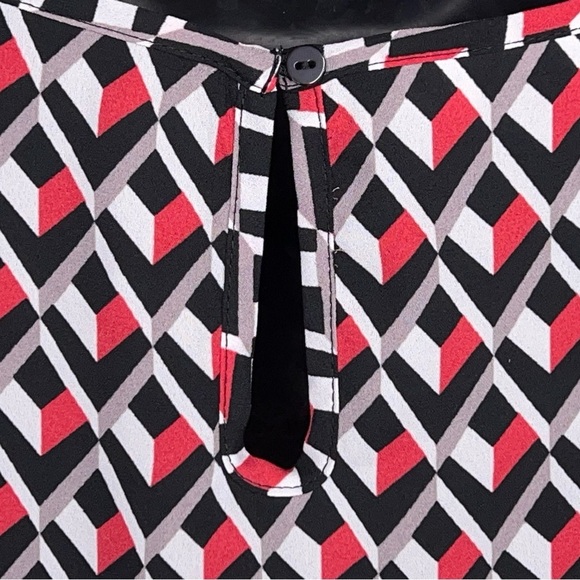Petite XL Simply Styled Geometric Print Blouse Short Sleeve Red Black White - Picture 8 of 14